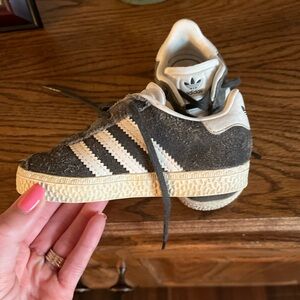 Gray Adidas Gazelle Shoes for Toddler Size 6.